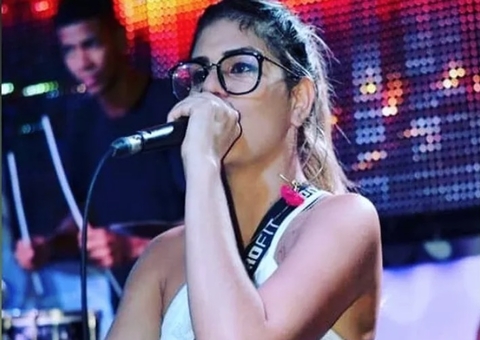 Cantora morre ao ser baleada enquanto andava de moto com namorado 