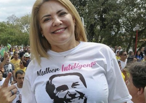 CPI pode convocar ex-mulher de Bolsonaro após ligação com lobista