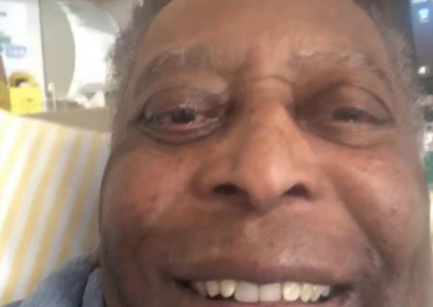 Pelé recebe alta da UTI após retirada de tumor no cólon
