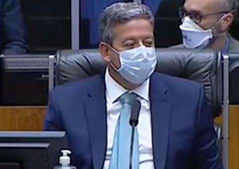 Deputado esquece microfone ligado e xinga Arthur Lira durante sessão; Vídeo