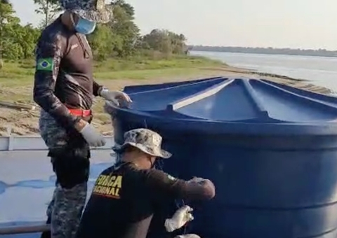 Polícia apreende 48 quilos de drogas em caixa d'água de barco no Amazonas