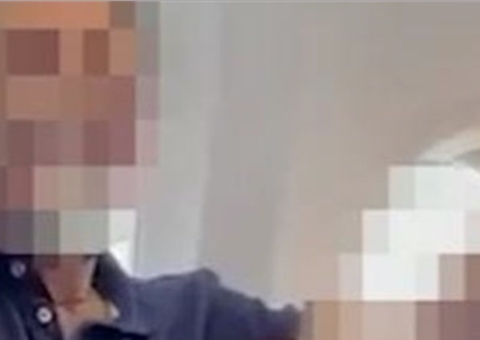 Casal é flagrado fazendo sexo oral ao lado de passageiro durante voo 