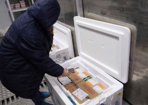 Amazonas recebe 108 mil doses de vacina contra Covid-19