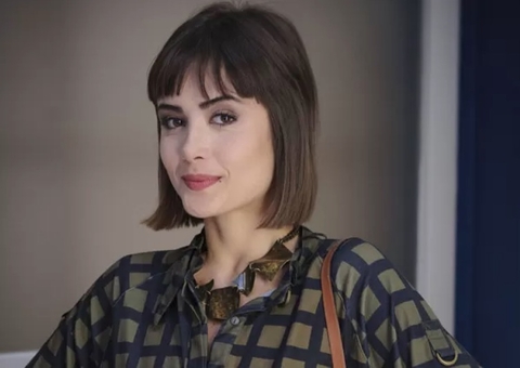 Maria Casadevall surge irreconhecível ao posar pela 1ª vez com namorada 