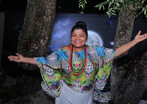Márcia Siqueira é atração de aniversário do Flor de Liz