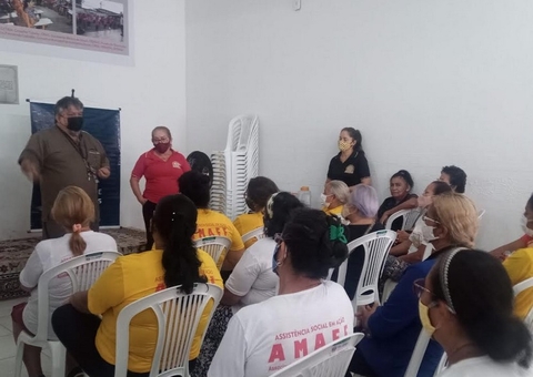 Alunos da Nilton Lins realizam atendimento de idosos em Manaus 
