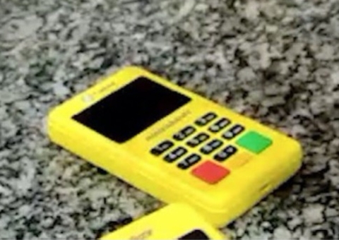  Mulher cai em golpe e paga quase R$ 5 mil em corrida de táxi 