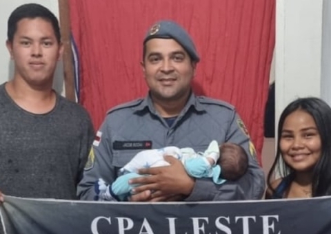 Policial salva vida de recém-nascido engasgado com leite materno em Manaus 