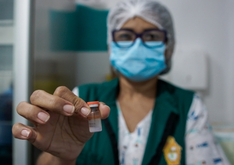 Prefeitura de Manaus anuncia terceira dose da vacina para todos os profissionais da saúde 