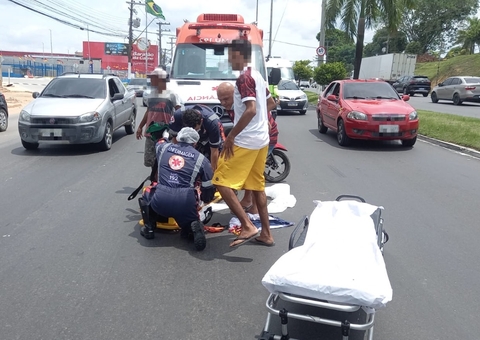 Motorista de carro foge sem socorrer motociclista após acidente em Manaus