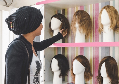 Incentivo a doação de cabelos para pacientes com câncer e vítimas de escalpelamento vira lei no Amazonas