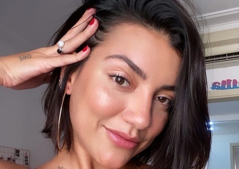 Gabi Prado é expulsa de bar após atirar garrafa de vidro 