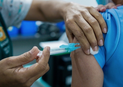 Vacinação contra covid em 2022 terá 1 dose para pessoas de 18 a 60 anos