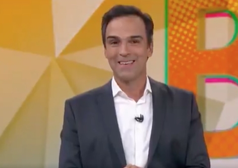 Tadeu Schmidt se emociona na despedida do ‘Fantástico’: ‘coração apertado’ 