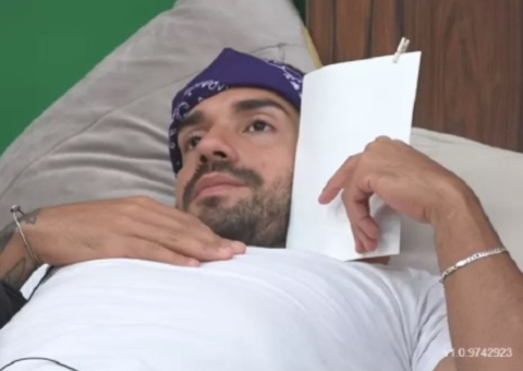Bil diz que Karol Conká o beijou a força e diz ter trauma de namoro em reality
