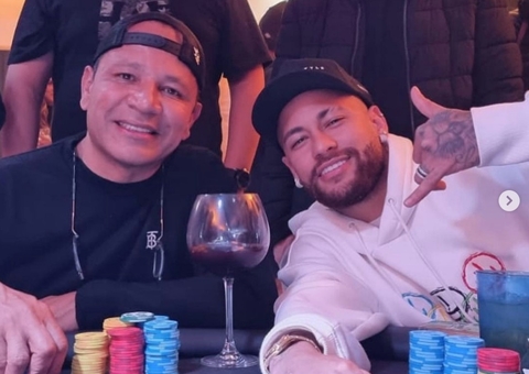 Pai de Neymar desabafa após jogador ser xingado por Galvão: ‘Idiota não’