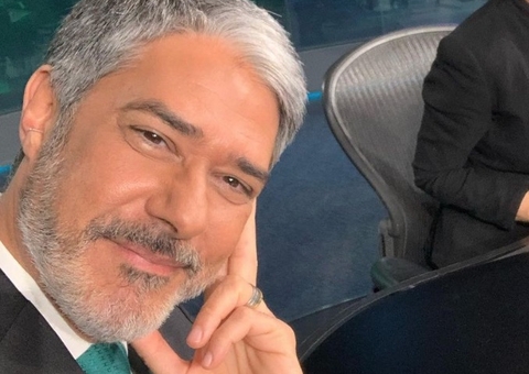 William Bonner solta a voz em noite de karaokê e surpreende; vídeo