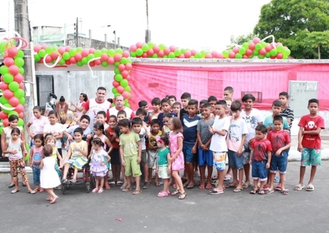 Projeto 'Social Dinamite' leva esporte e lazer a crianças carentes em Manaus