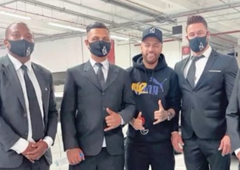 Sósia de Neymar trolla multidão em shopping e causa alvoroço; Vídeo  