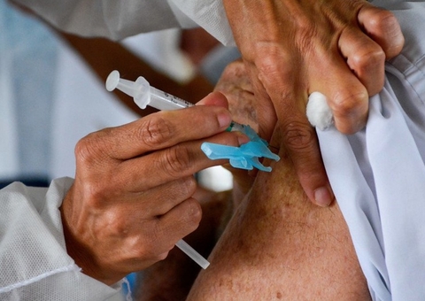 Vacinação contra covid é suspensa neste sábado em Manaus 