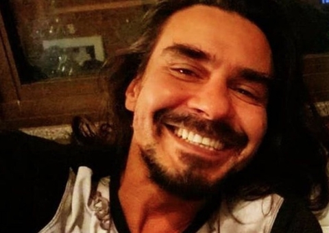 André Gonçalves posa ao lado do irmão e choca com semelhança