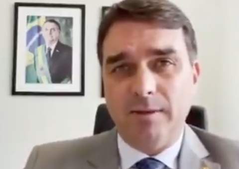 Em vídeo, Flávio Bolsonaro critica presença de vítimas da Covid na CPI: 'macabro'