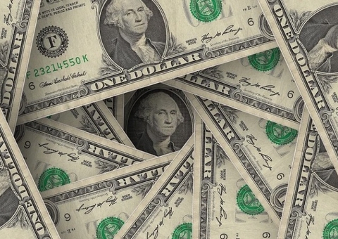 Dólar aproxima-se de R$ 5,60 com possível criação de Auxílio Brasil