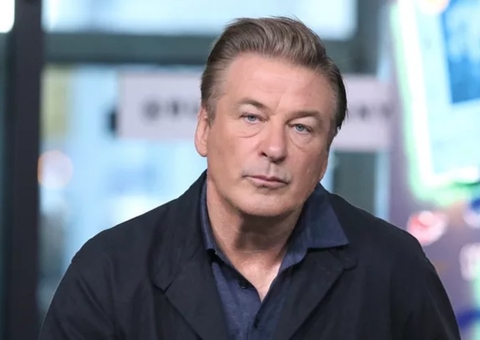 Alec Baldwin se pronuncia sobre morte de diretora: ‘Sem palavras para demonstrar meu choque'