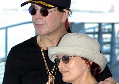 Casamento de Ozzy e Sharon Osbourne vai virar filme biográfico 