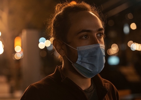 Qual a hora de acabar com as máscaras? Para especialistas, não é agora
