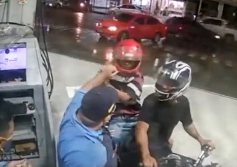 Vídeo: Bandidos tocam o terror durante assalto em posto de combustível em Manaus