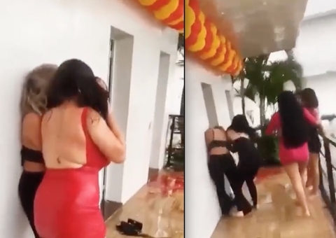 Novinhas saem na porrada em posto de gasolina em Manaus; vídeo