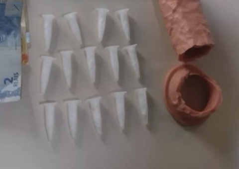 Polícia apreende pênis de borracha recheado de cocaína