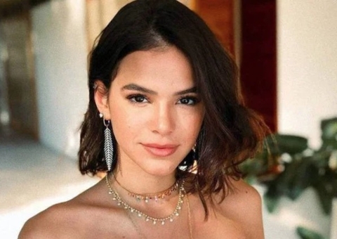 Bruna Marquezine se pronuncia após polêmica com fantasia de enfermeira 