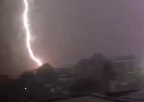 Bahia é atingida por mais de 125 mil raios durante tempestade nesta quinta