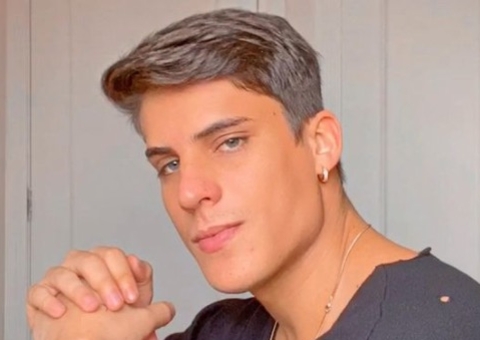 Ex-padrasto de Neymar surge carregado por amigos após 'porre' em festa