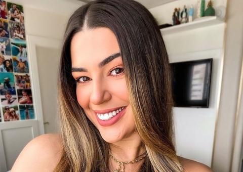 Vivian Amorim mostra o rostinho da filha Malu pela primeira vez