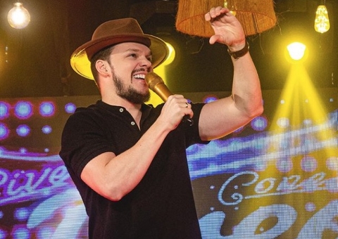 Cantor sertanejo Thiago Costa sofre grave acidente