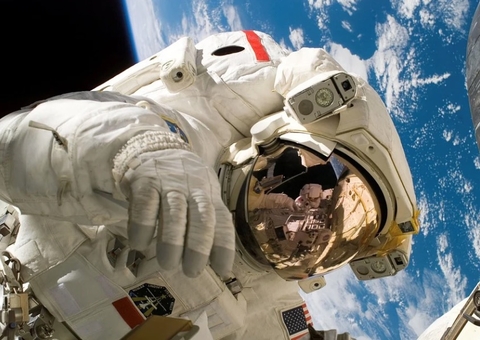 A SpaceX lançou quatro astronautas para nova missão na ISS 