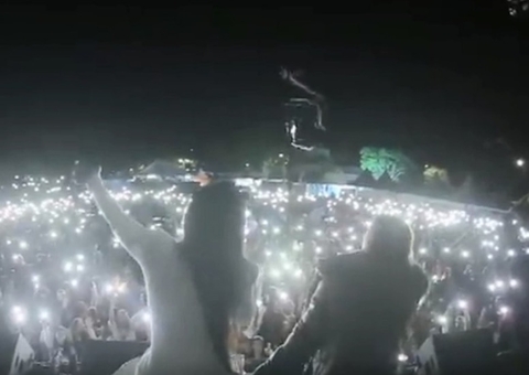 Maiara e Maraísa fazem homenagem à Marília Mendonça em 1º show após tragédia