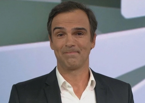 Vídeo: Tadeu Schmidt chora em despedida do Fantástico e dos cavalinhos  