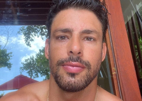 Cauã Reymond mostra 'tanquinho' pós-treino e internet vai à loucura 