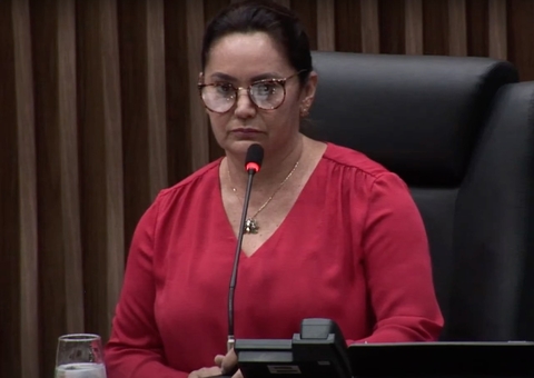 Vereadora de Manaus se irrita com colegas durante sessão sobre feminicídio
