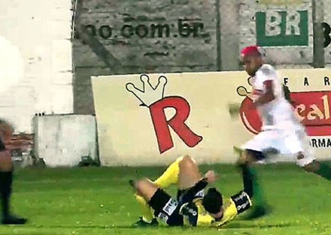 Jogador que chutou juiz é denunciado por tentativa de homicídio qualificado