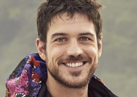 Ator Marco Pigossi assume namoro com diretor italiano