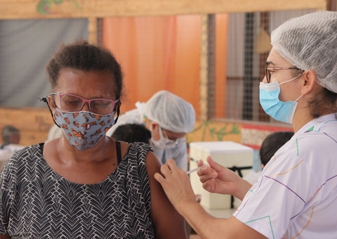 160 mil pessoas não tomaram nenhuma dose de vacina contra a Covid em Manaus