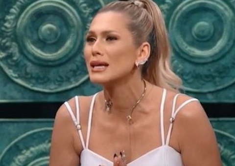 Lívia Andrade relembra procedimento inusitado: 'um litro de café no meu tob*'