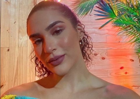 Lívian Aragão é flagrada aos beijos com filho de Valesca Popozuda em festa 