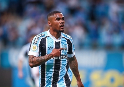 Grêmio não libera Douglas Costa para própria festa de casamento