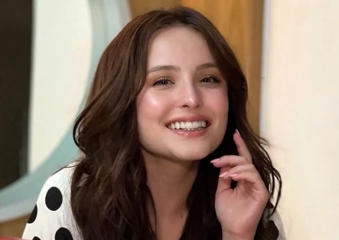 Larissa Manoela fala sobre primeira cena de sexo